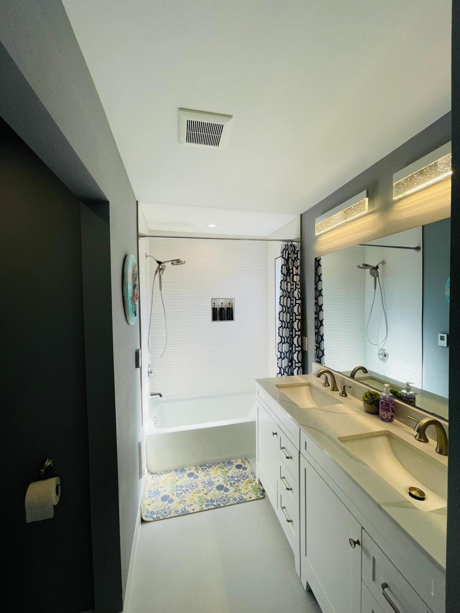 Green Lake 1St Line Home A With Central Air Conditioners Seattle Extérieur photo